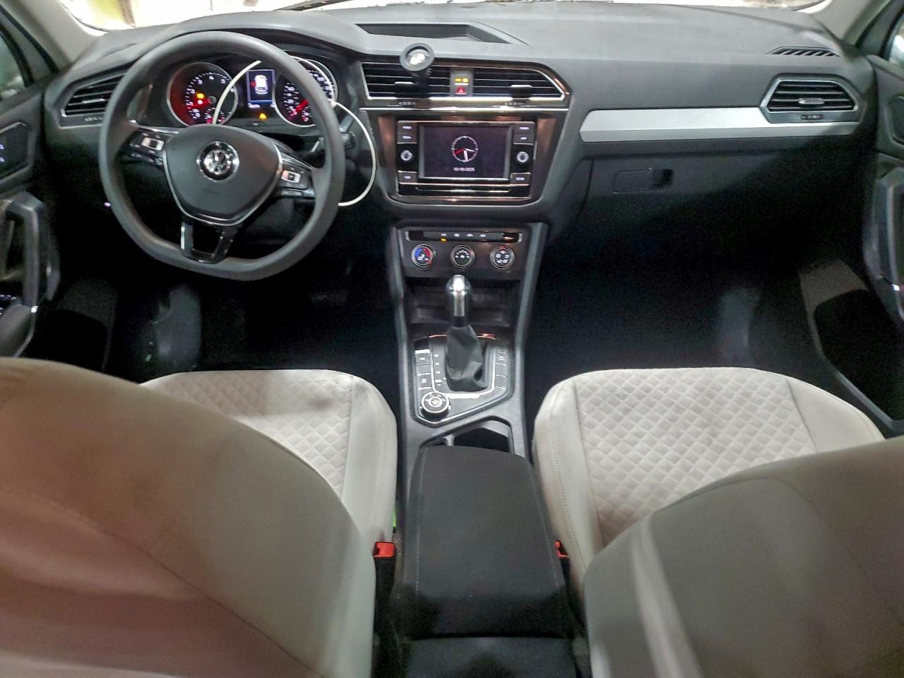 Volkswagen Tiguan S Image 3