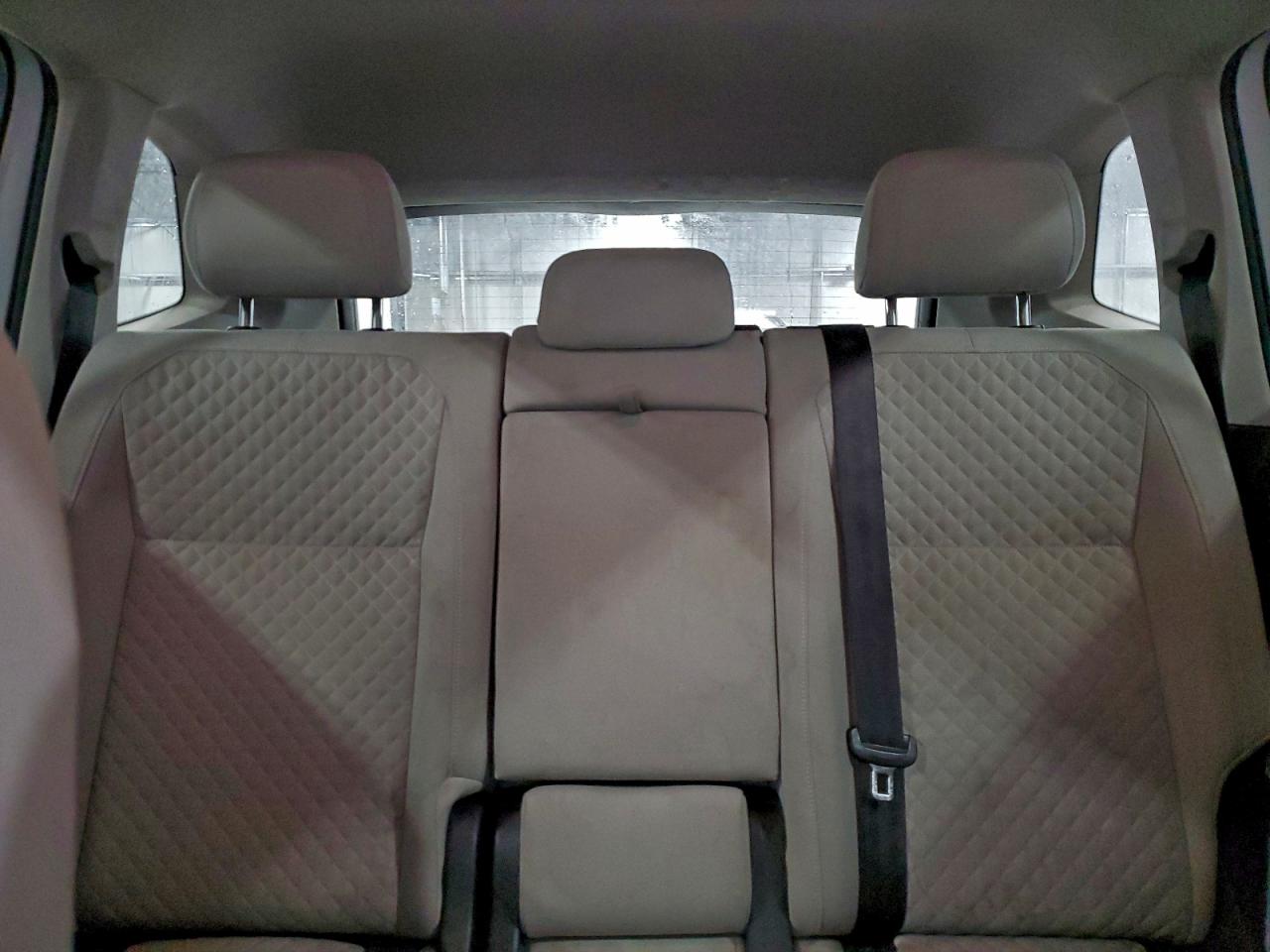 Volkswagen Tiguan S Image 7