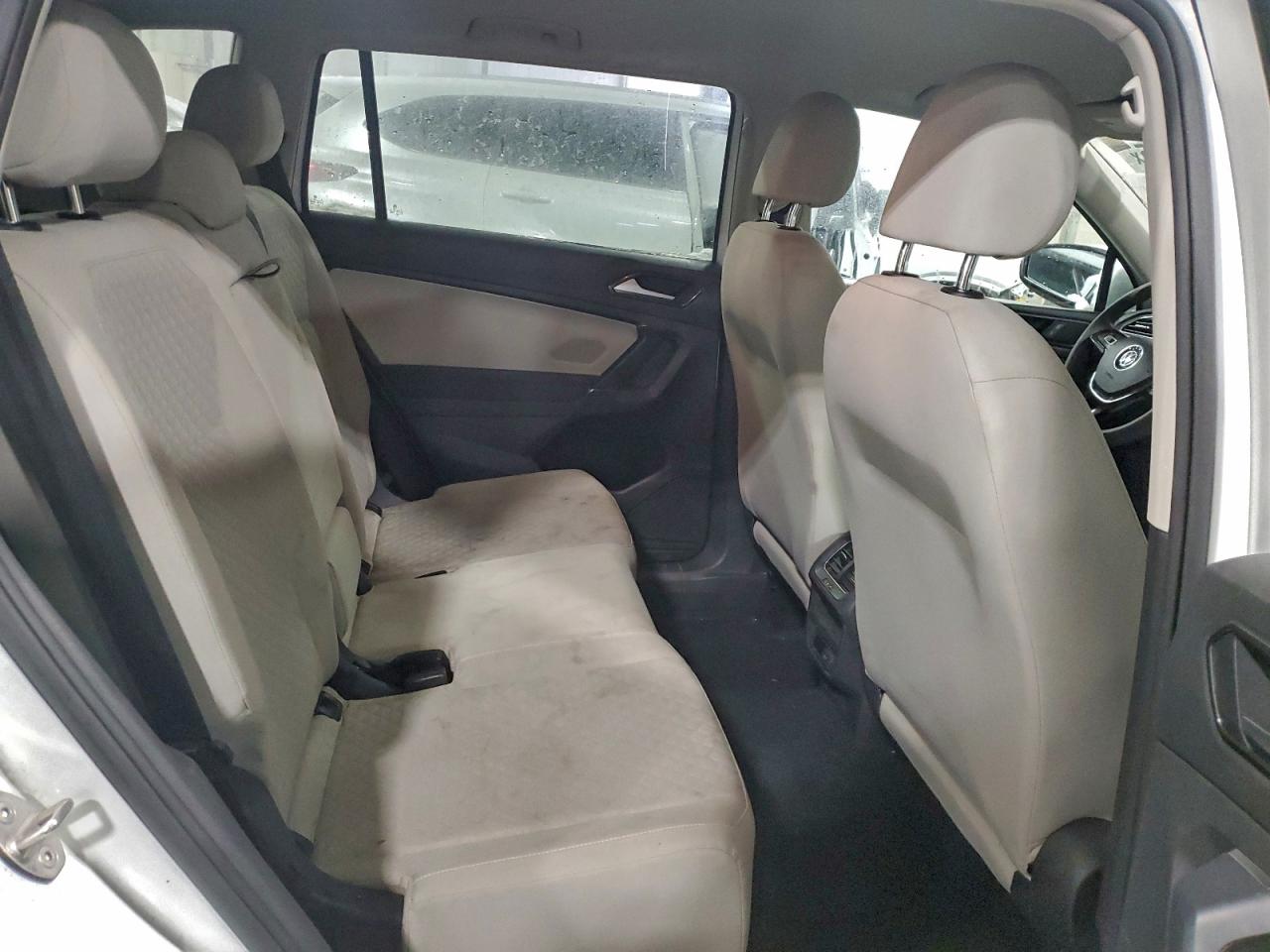 Volkswagen Tiguan S Image 8