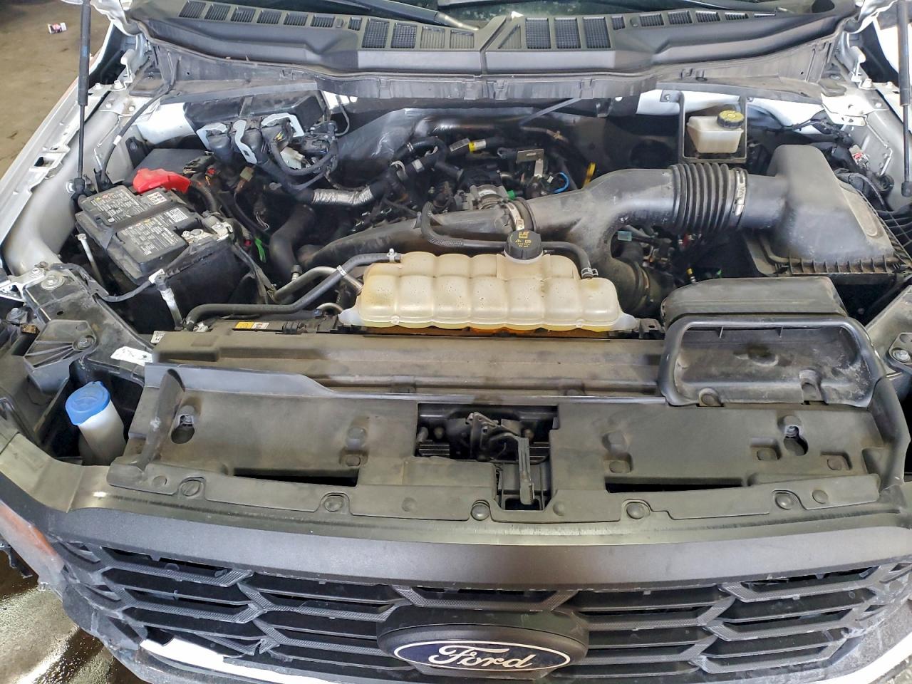 Ford F-150 Xl Image 4