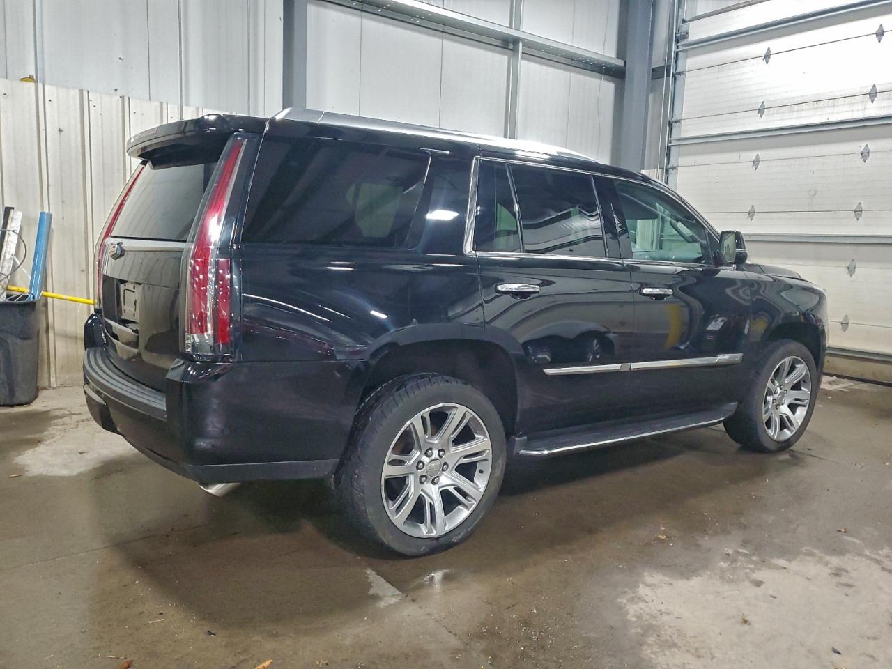 Cadillac Escalade Premium Luxury Image 9