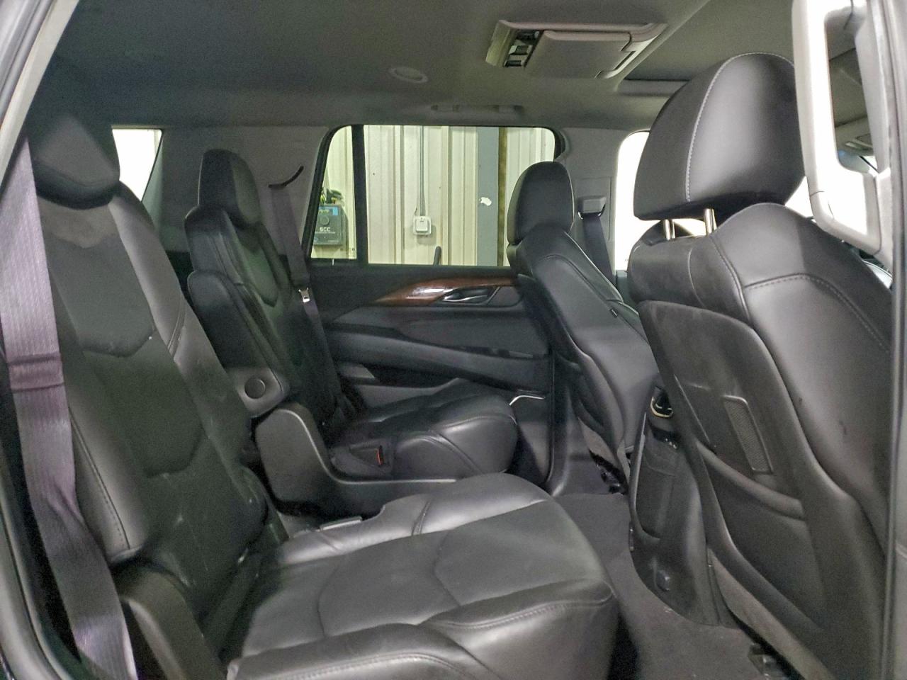 Cadillac Escalade Premium Luxury Image 2