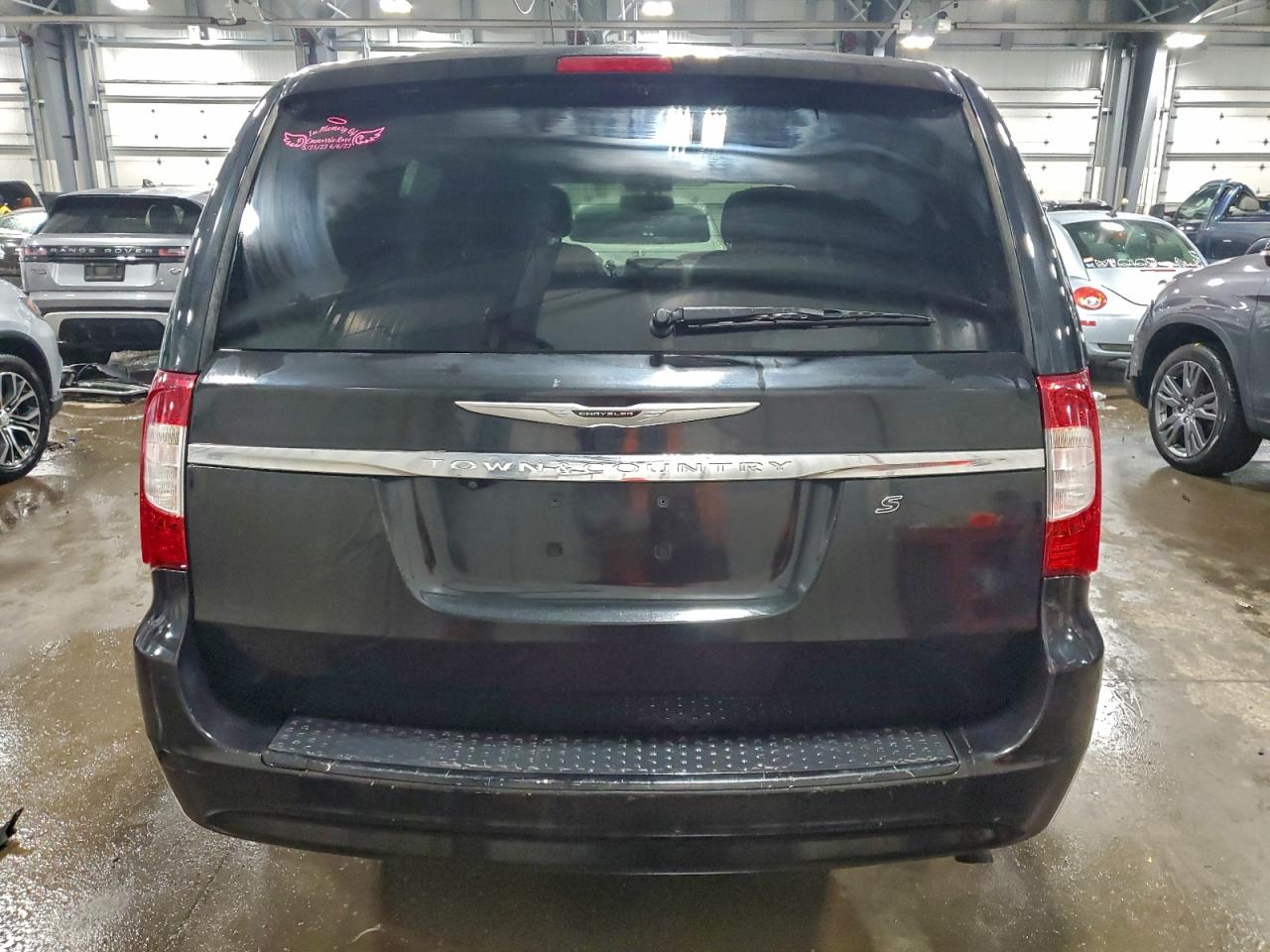 Chrysler Minivan S Image 11