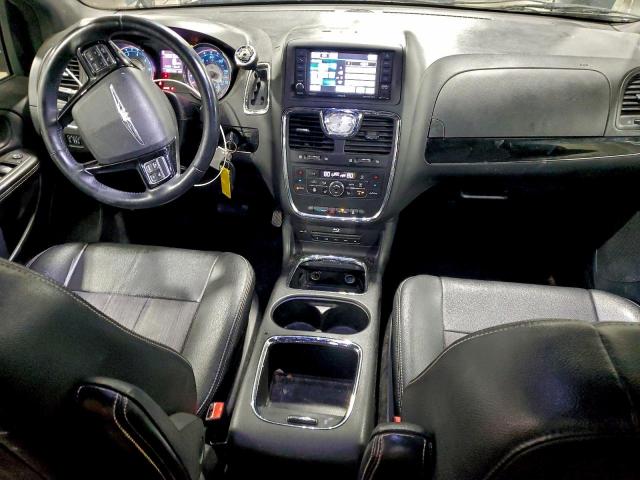 Chrysler Minivan S Image 9