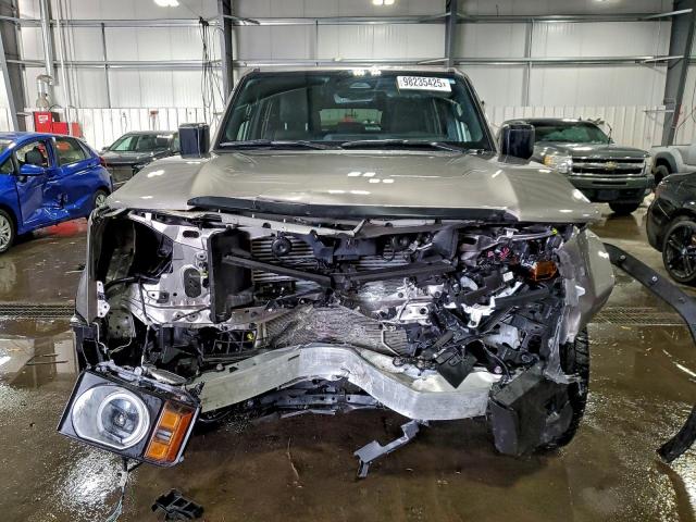 Toyota Land Cruis Base Image 7