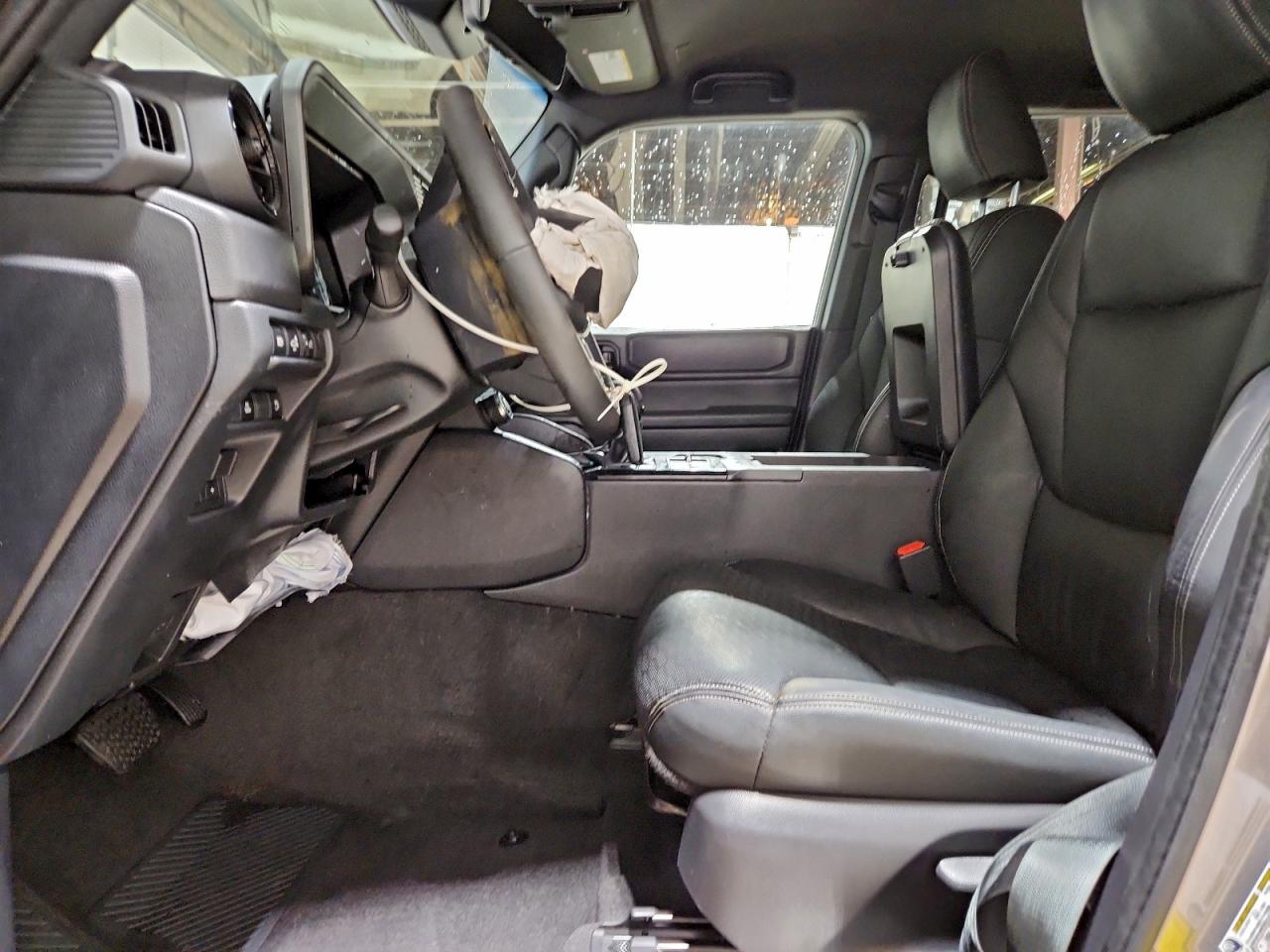 Toyota Land Cruis Base Image 8