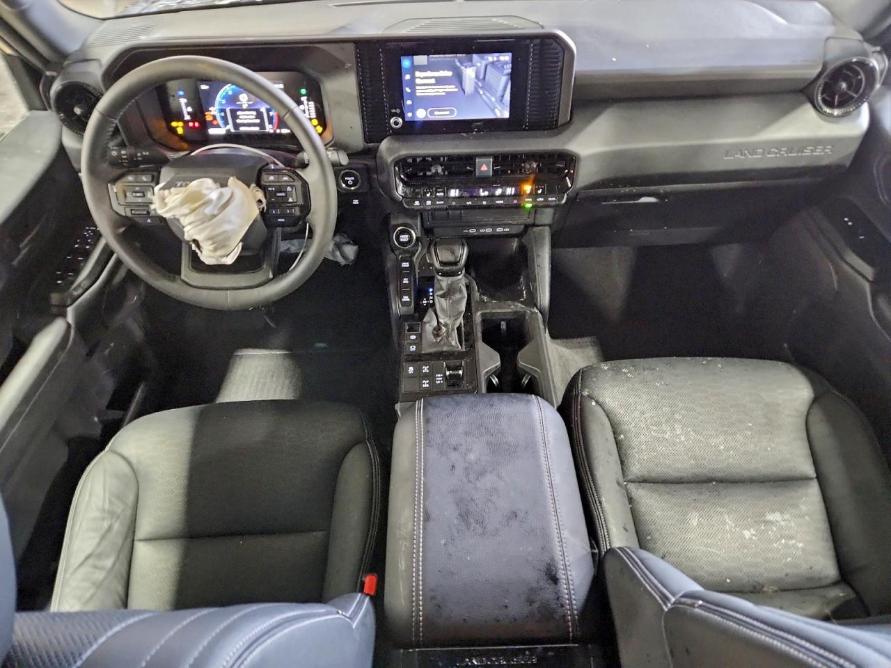 Toyota Land Cruis Base Image 14