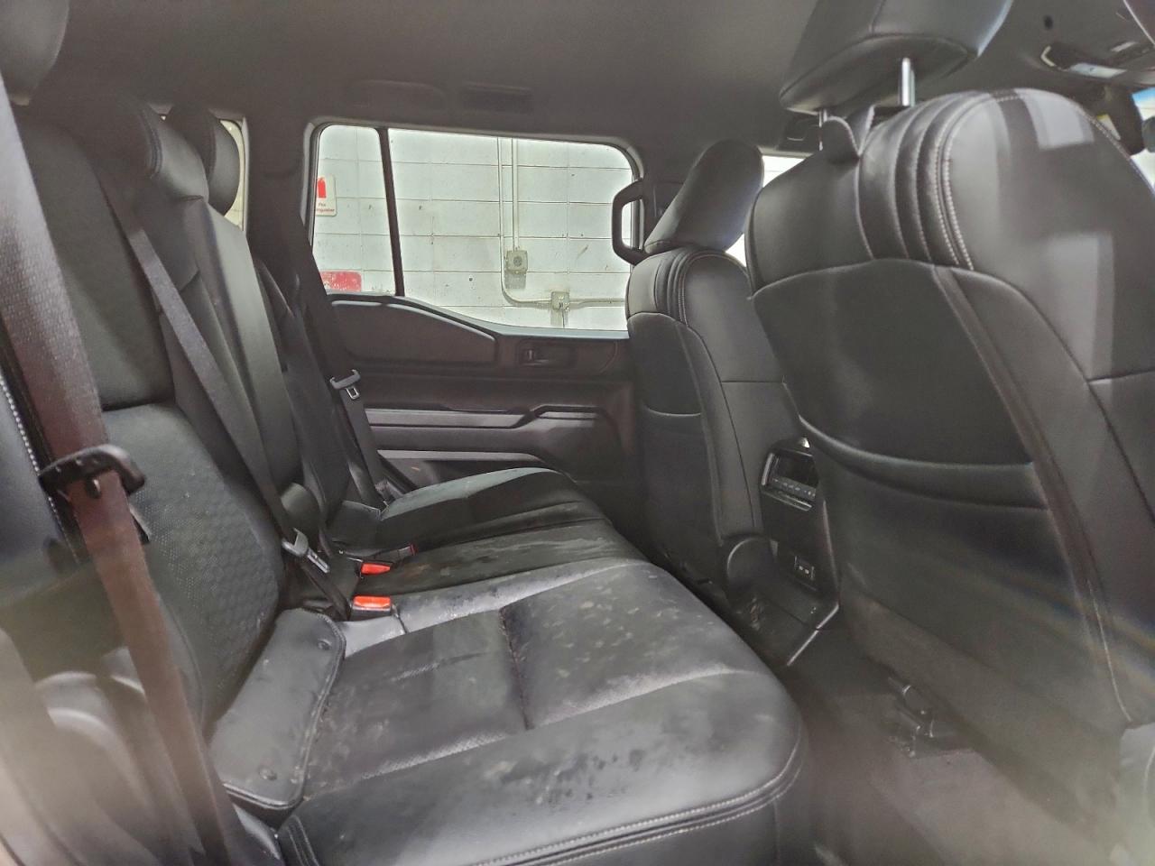 Toyota Land Cruis Base Image 11