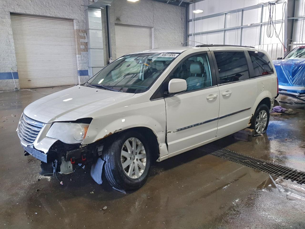 Chrysler Minivan Touring Image 1