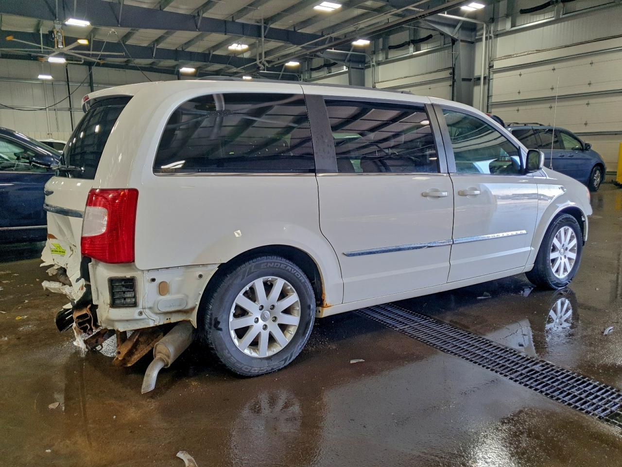 Chrysler Minivan Touring Image 5