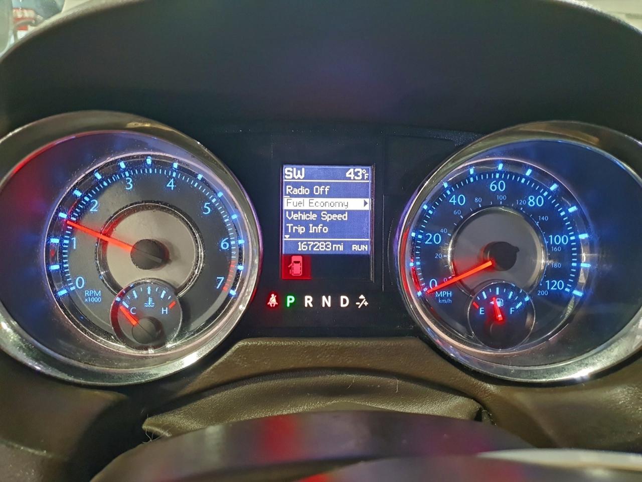 Chrysler Minivan Touring Image 4