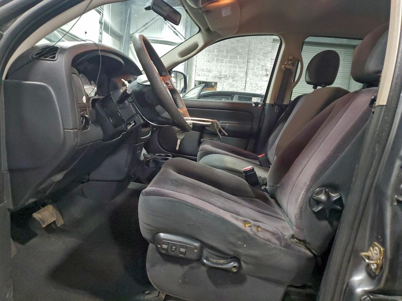 Dodge Ram 1500 St Image 2