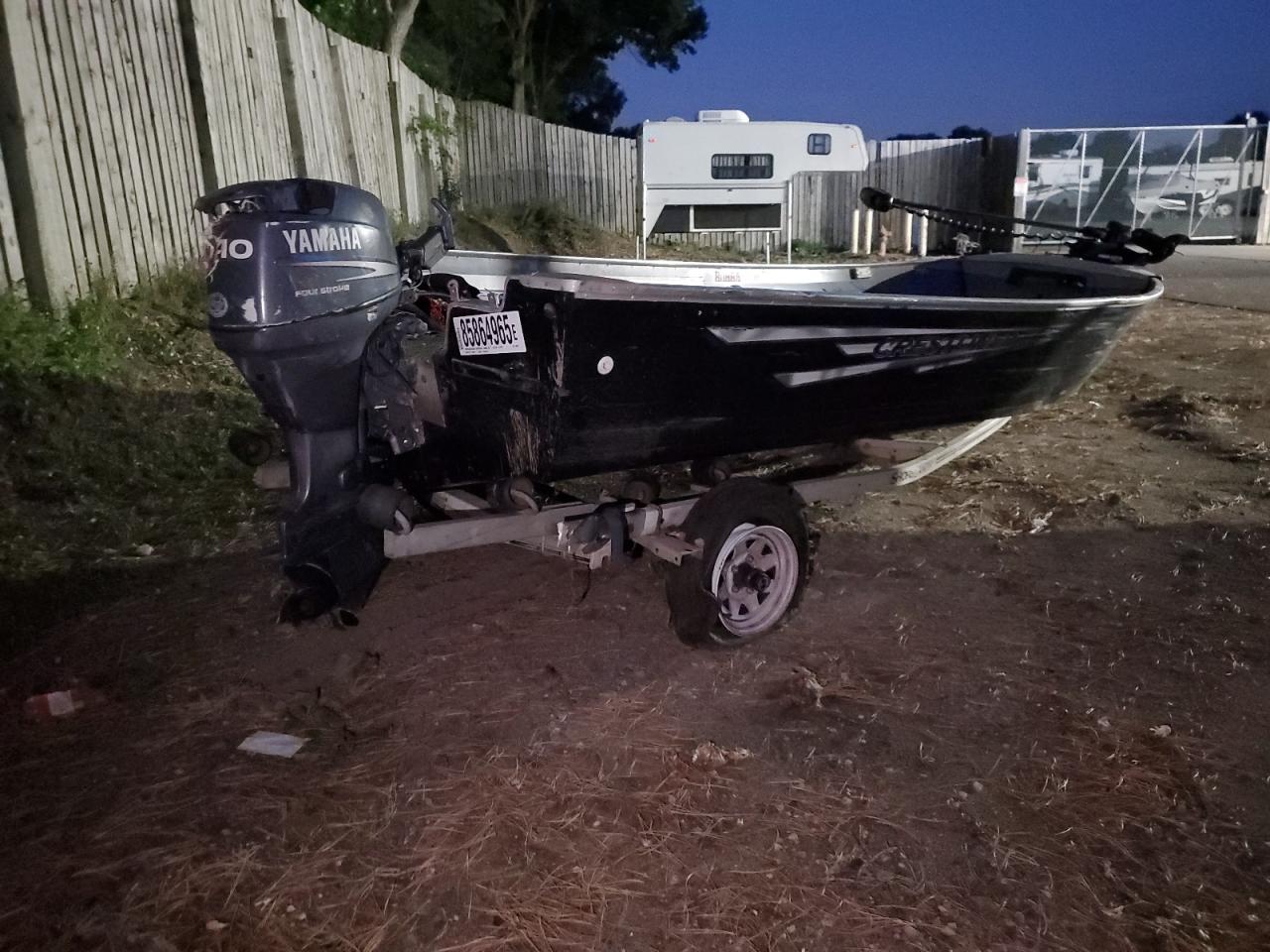 Crestliner Boat Image 8