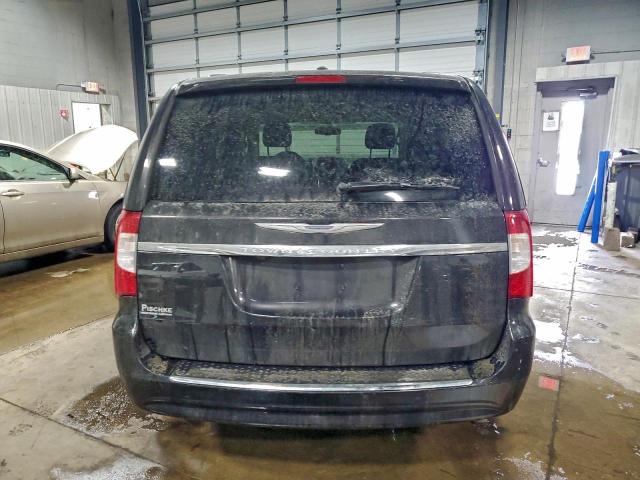 Chrysler Minivan Touring Image 7