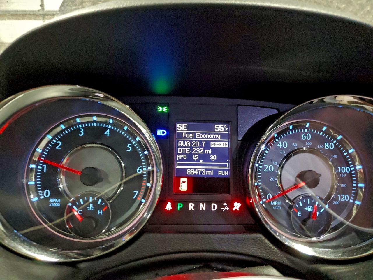 Chrysler Minivan Touring Image 10