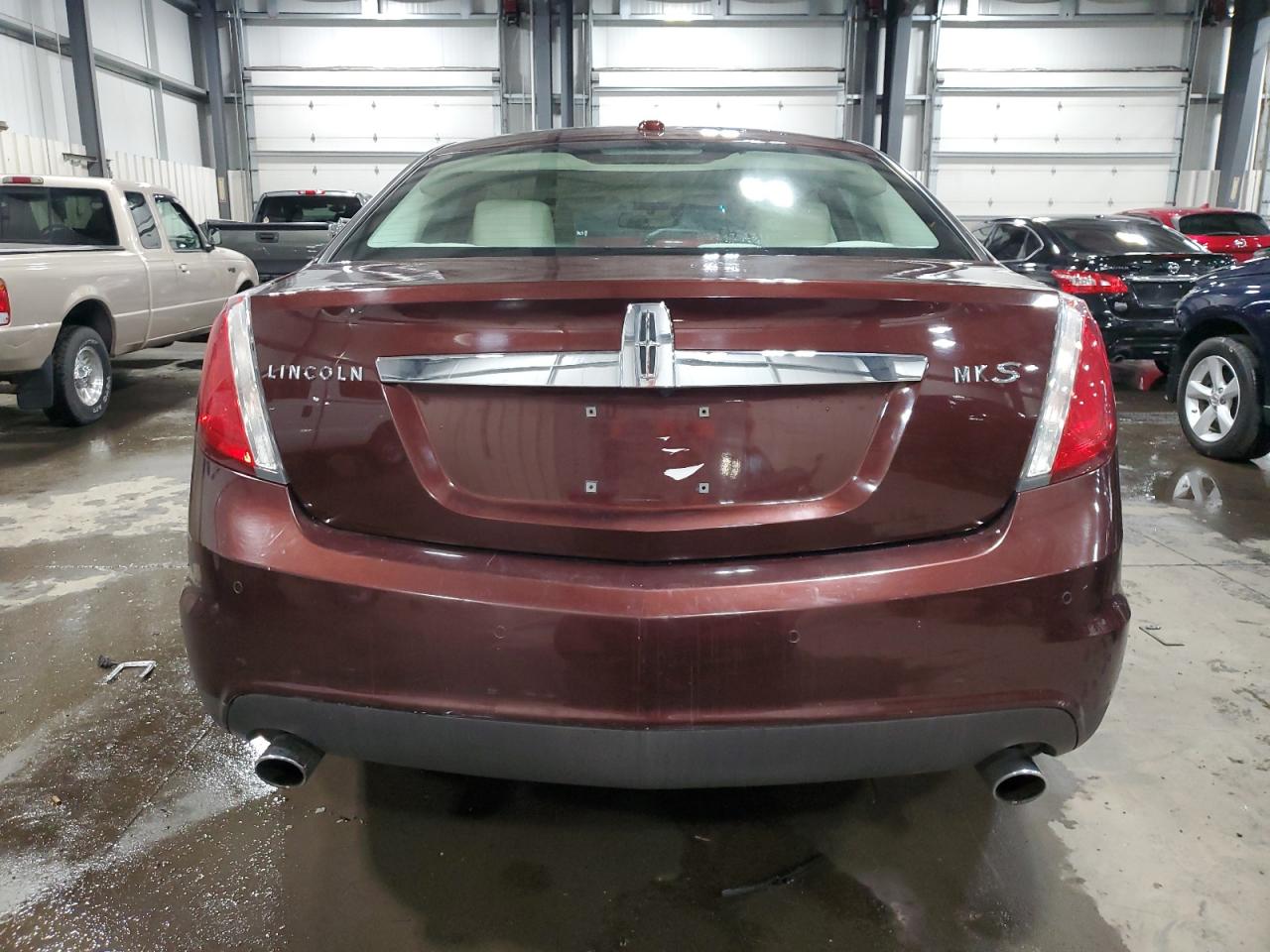Lincoln MKS Image 9