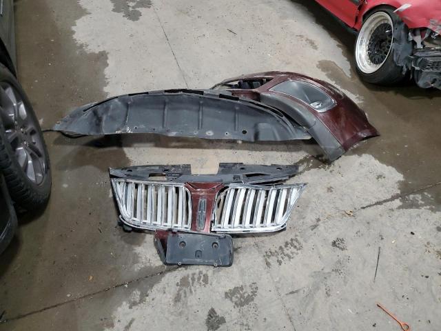 Lincoln MKS Image 12