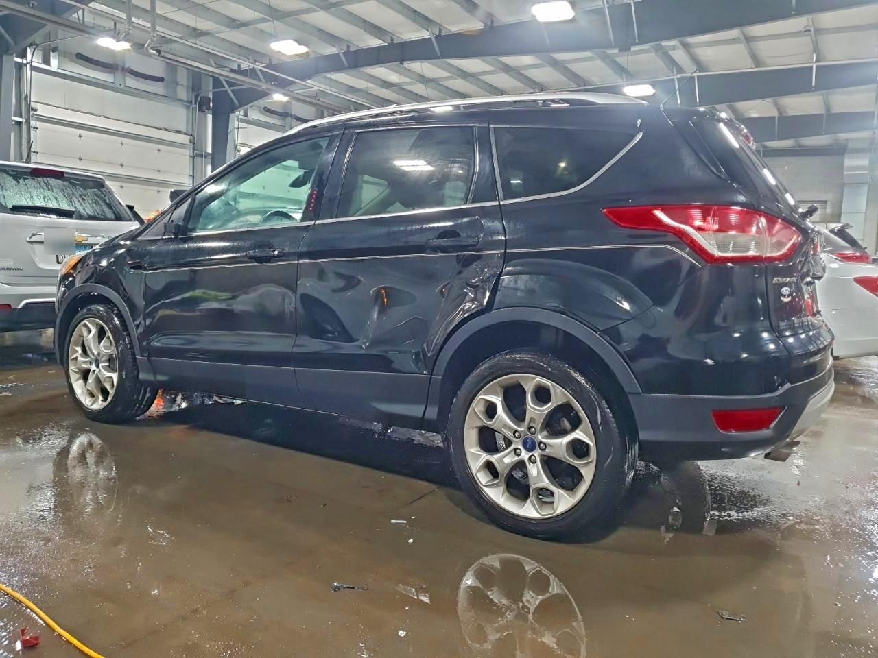 Ford Escape Titanium Image 2