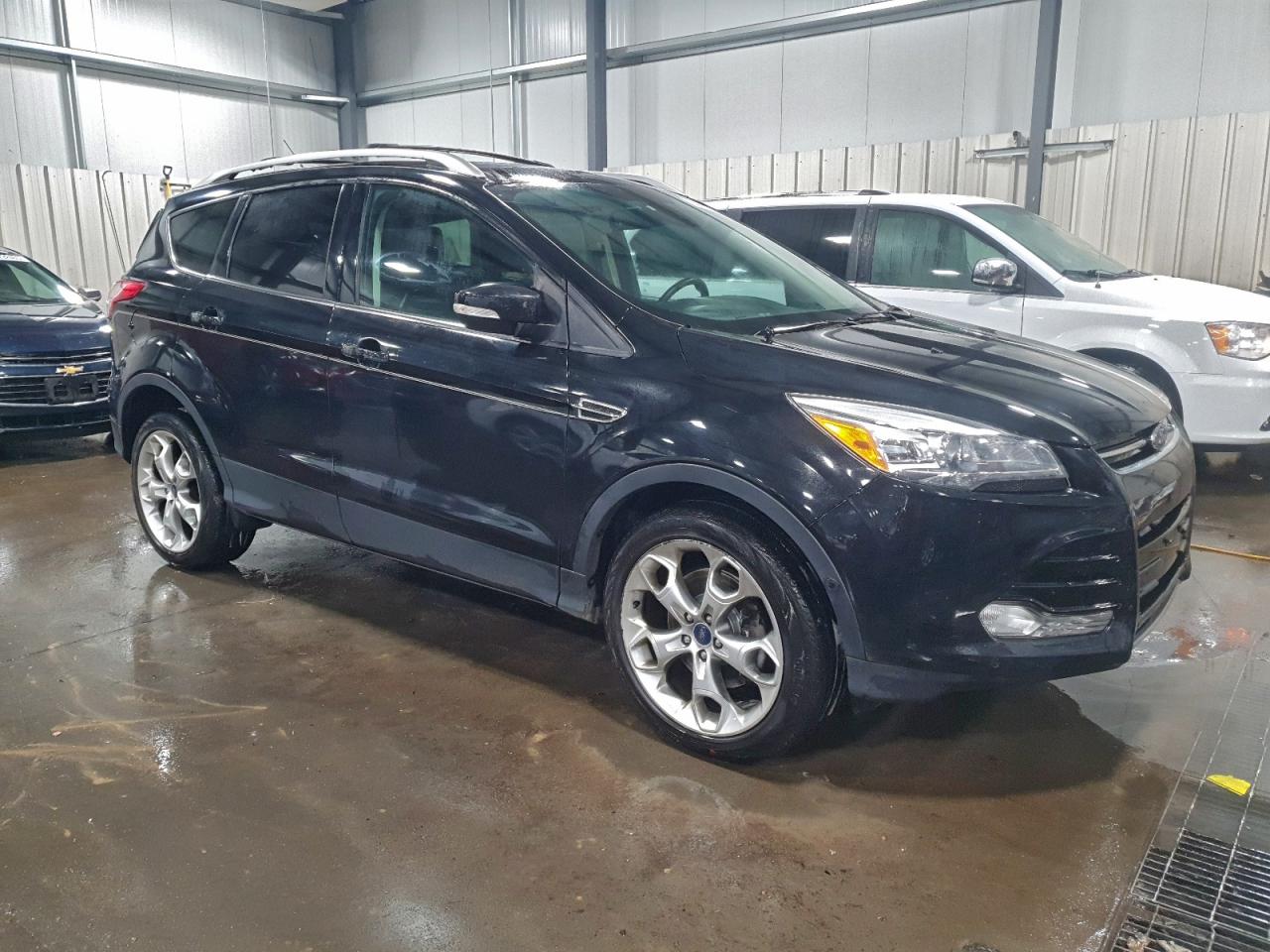 Ford Escape Titanium Image 3