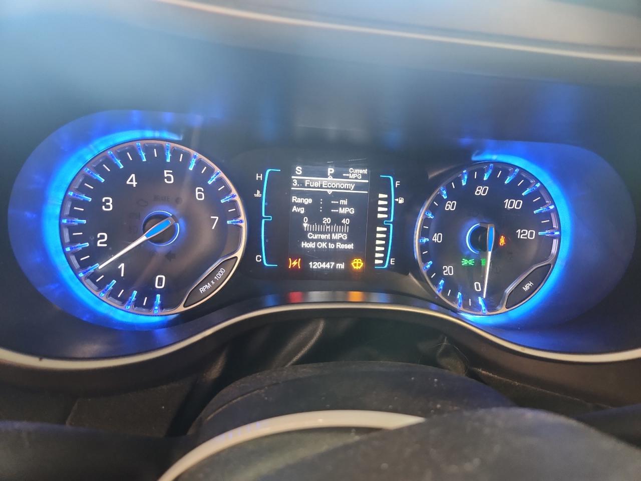 Chrysler Pacifica Touring Image 4