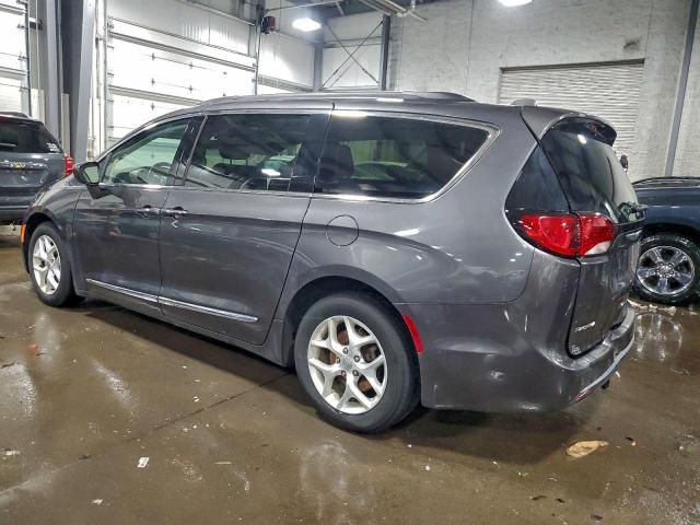 Chrysler Pacifica Touring L Image 3