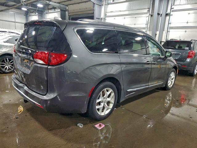 Chrysler Pacifica Touring L Image 12