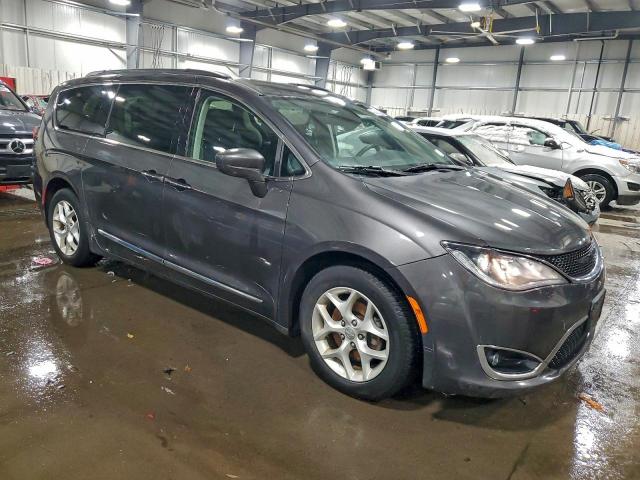 Chrysler Pacifica Touring L Image 2