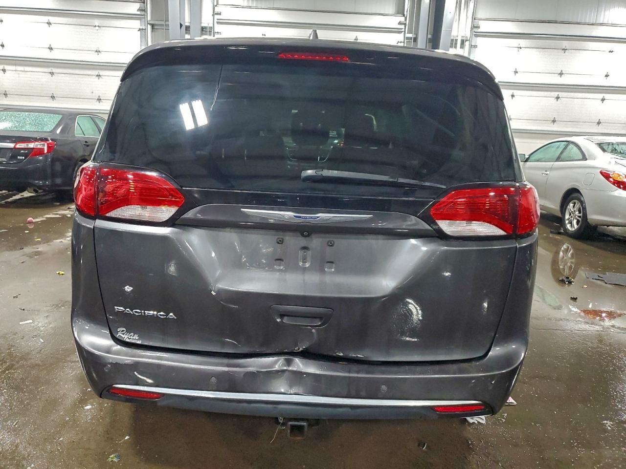 Chrysler Pacifica Touring L Image 7