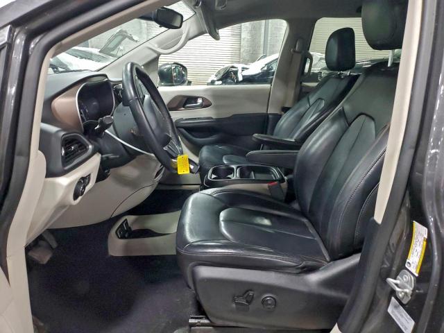 Chrysler Pacifica Touring L Image 10