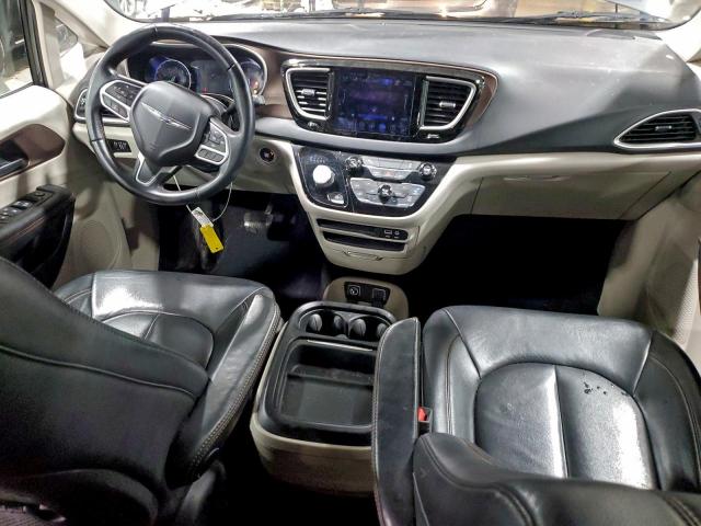 Chrysler Pacifica Touring L Image 5