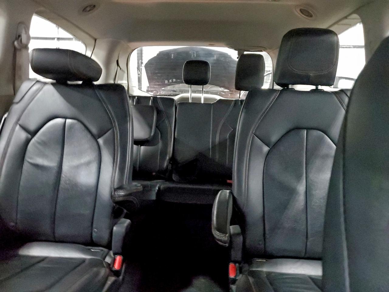 Chrysler Pacifica Touring L Image 6