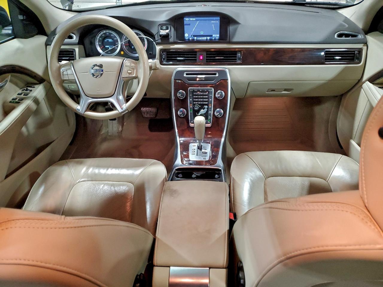 Volvo XC70 T6 Image 12