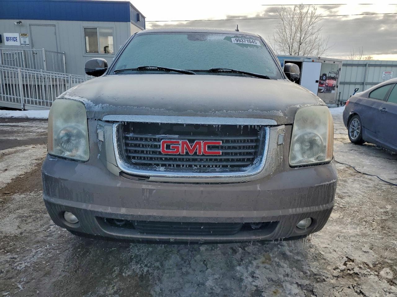 GMC Yukon K1500 Image 3