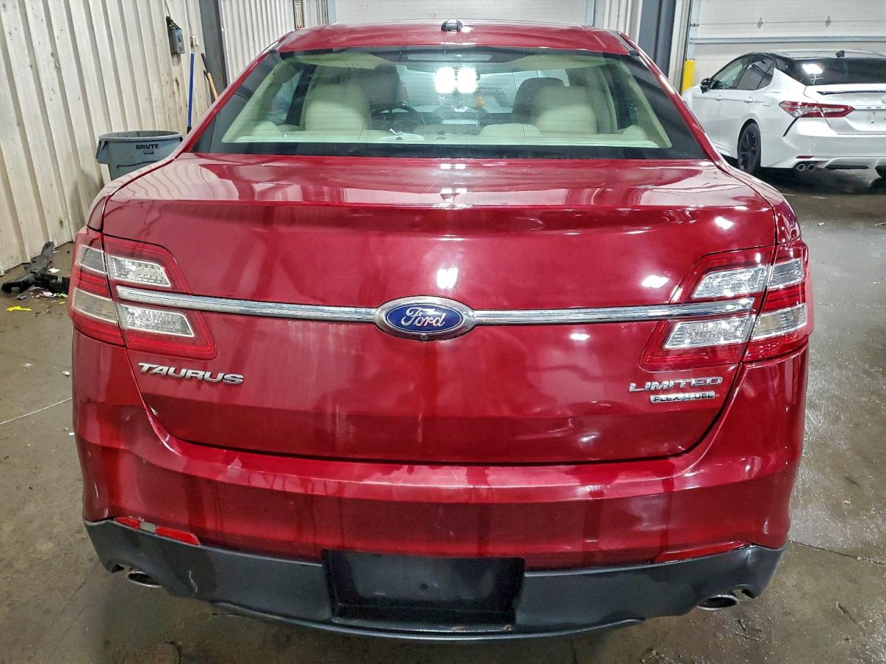 Ford Taurus Limited Image 4