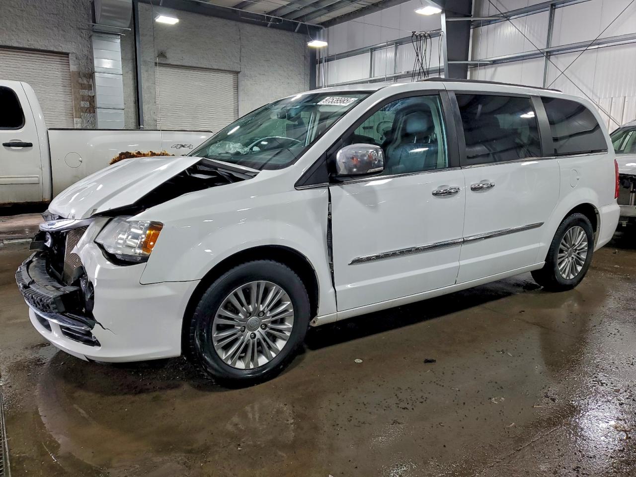 Chrysler Minivan Touring L Image 1