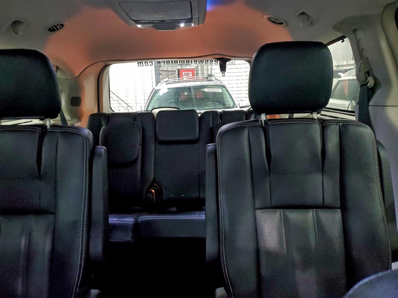 Chrysler Minivan Touring L Image 6