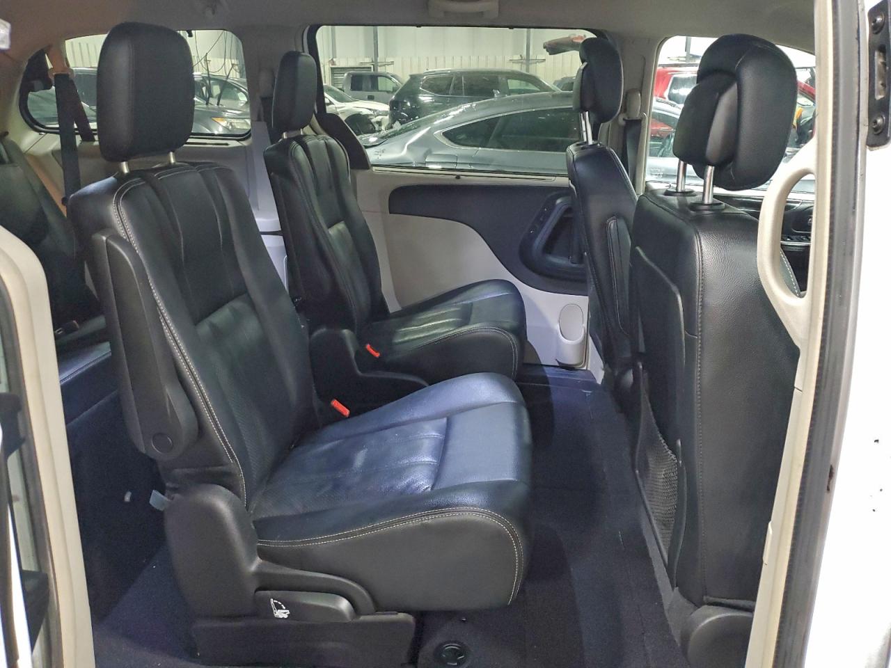 Chrysler Minivan Touring L Image 7