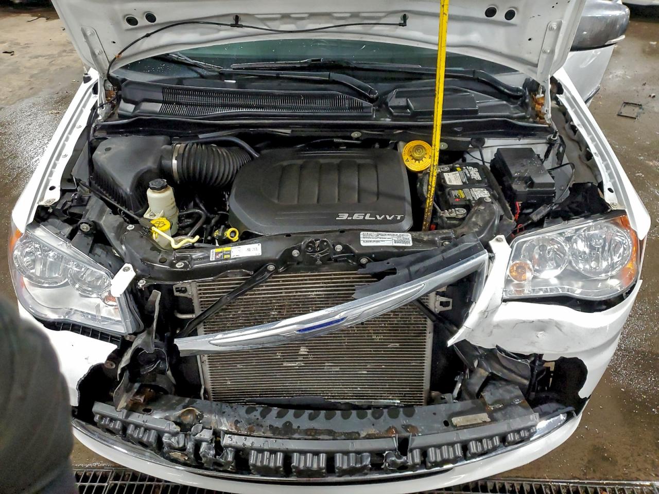 Chrysler Minivan Touring L Image 10