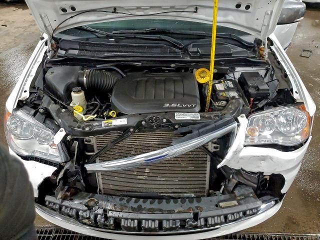 Chrysler Minivan Touring L Image 10