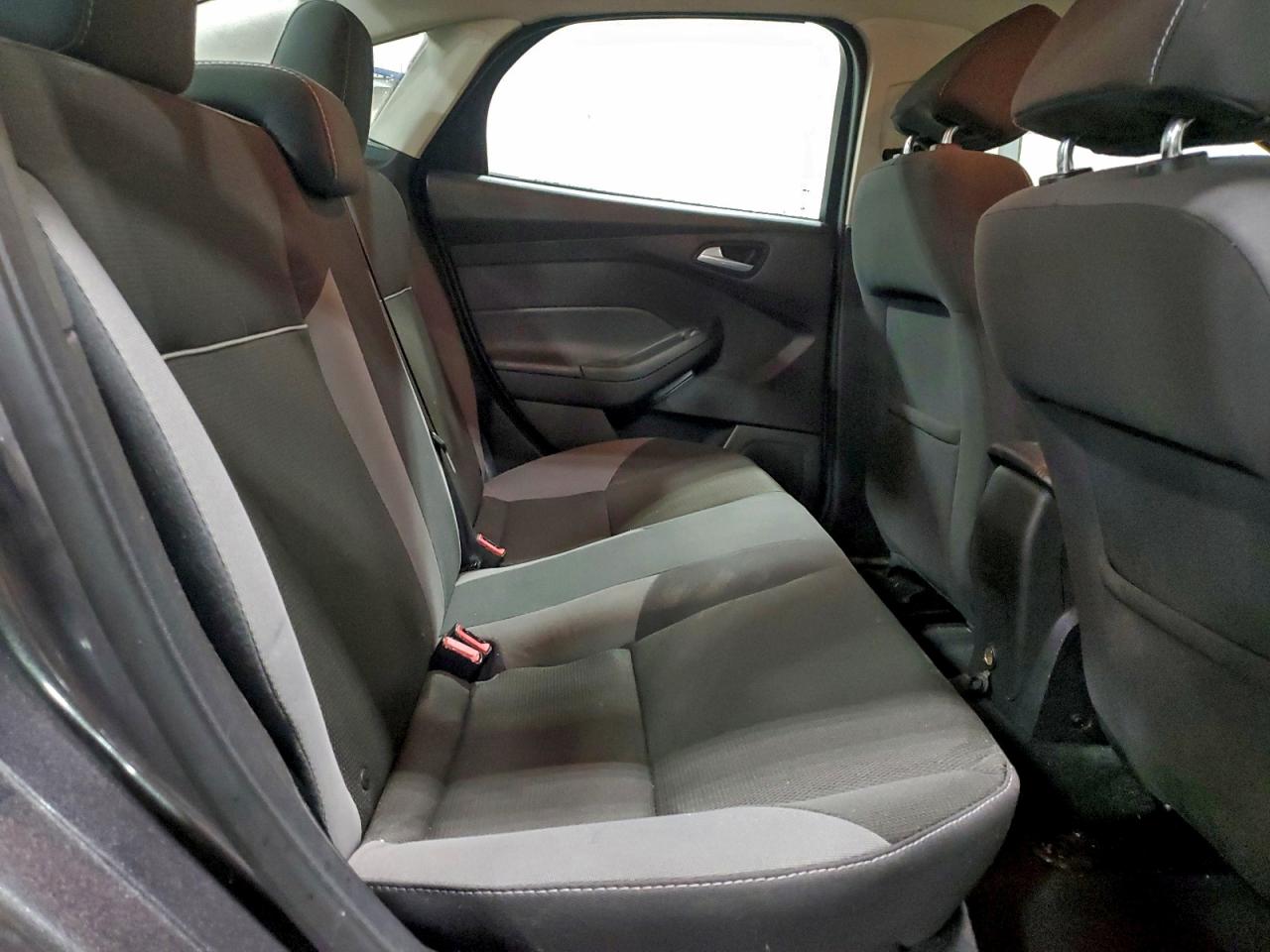 Ford Focus Se Image 11