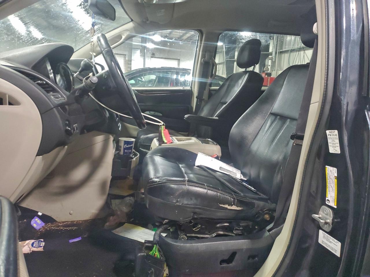 Chrysler Minivan Touring Image 6