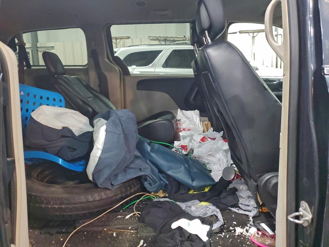 Chrysler Minivan Touring Image 10