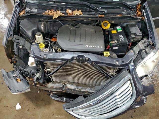 Chrysler Minivan Touring Image 9