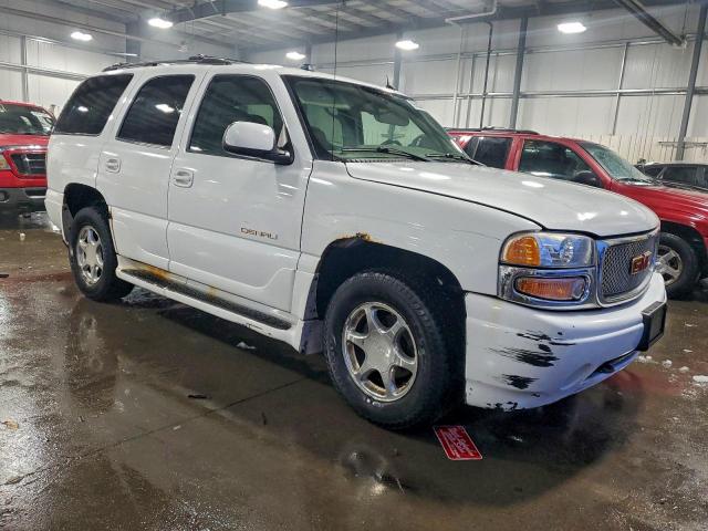 GMC Yukon Denali Image 5