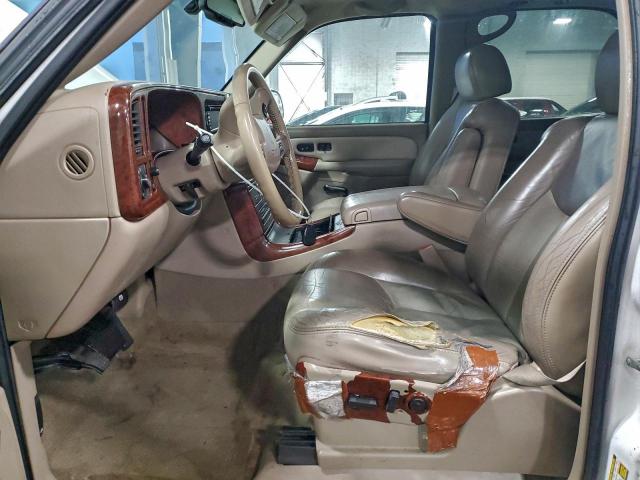 GMC Yukon Denali Image 4