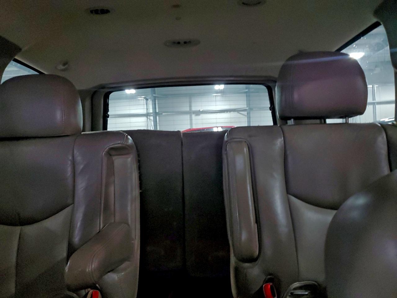 GMC Yukon Denali Image 7