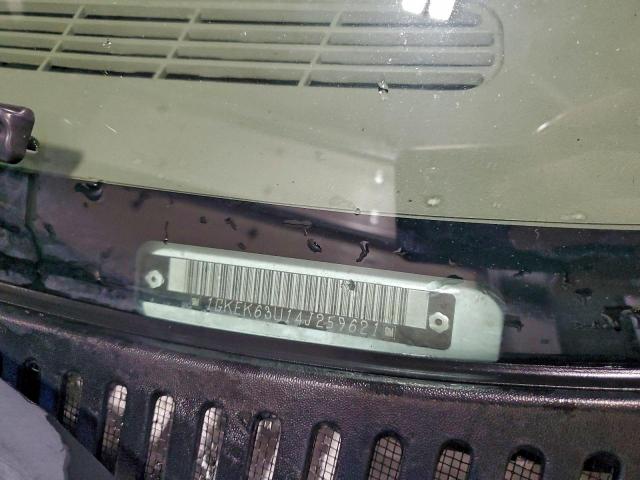 GMC Yukon Denali Image 9