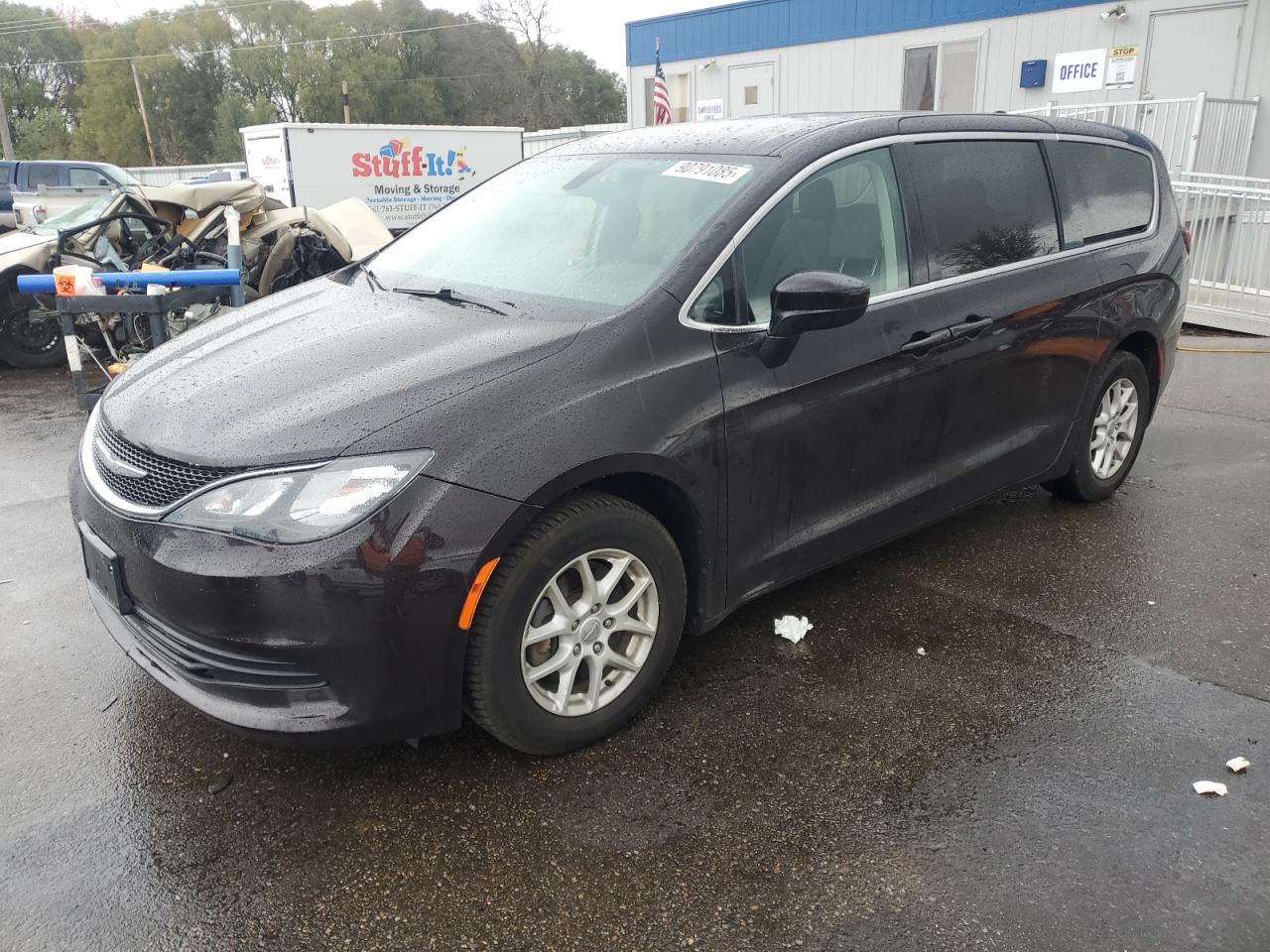 Chrysler Pacifica Touring Image 1