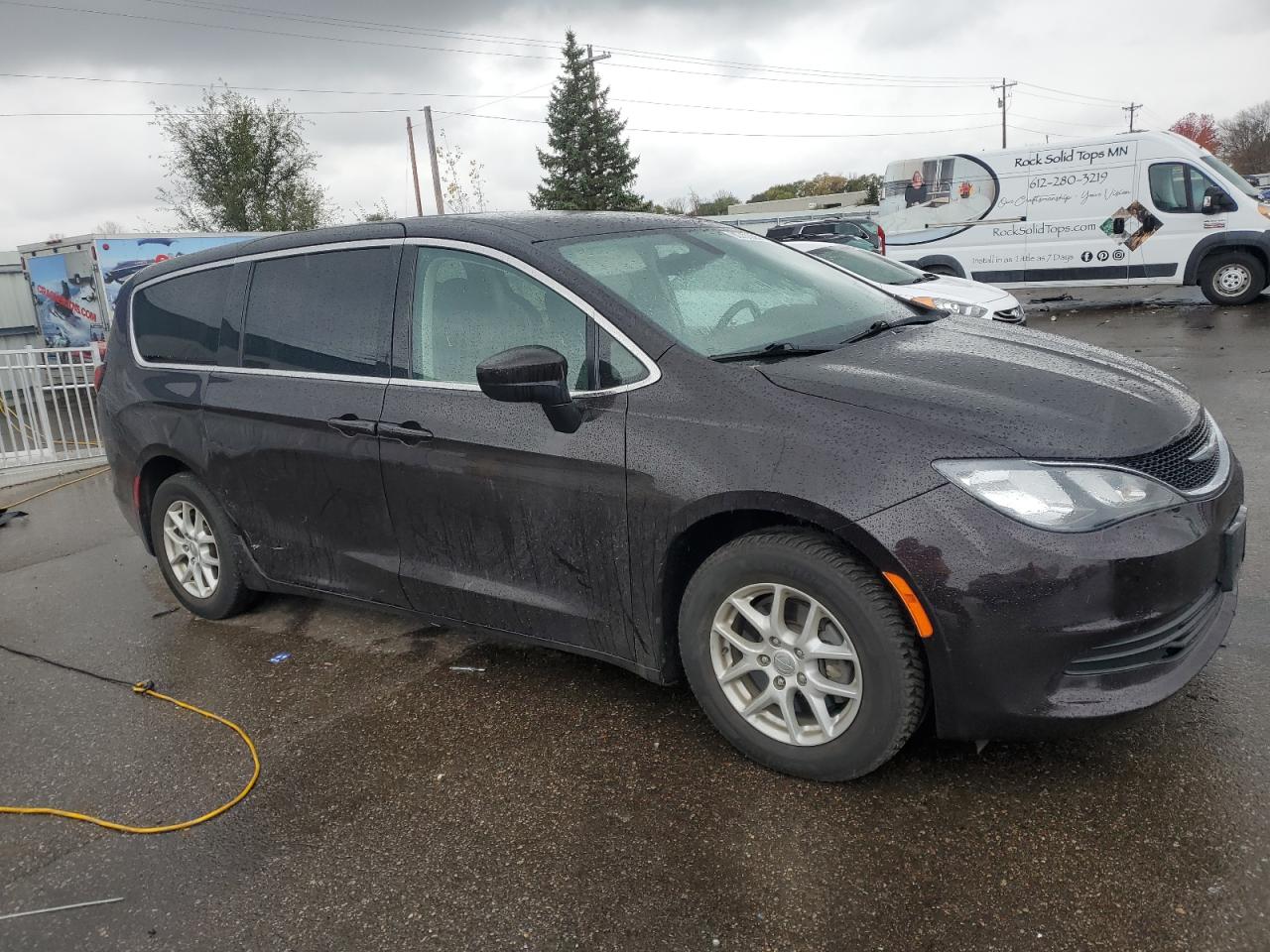 Chrysler Pacifica Touring Image 11