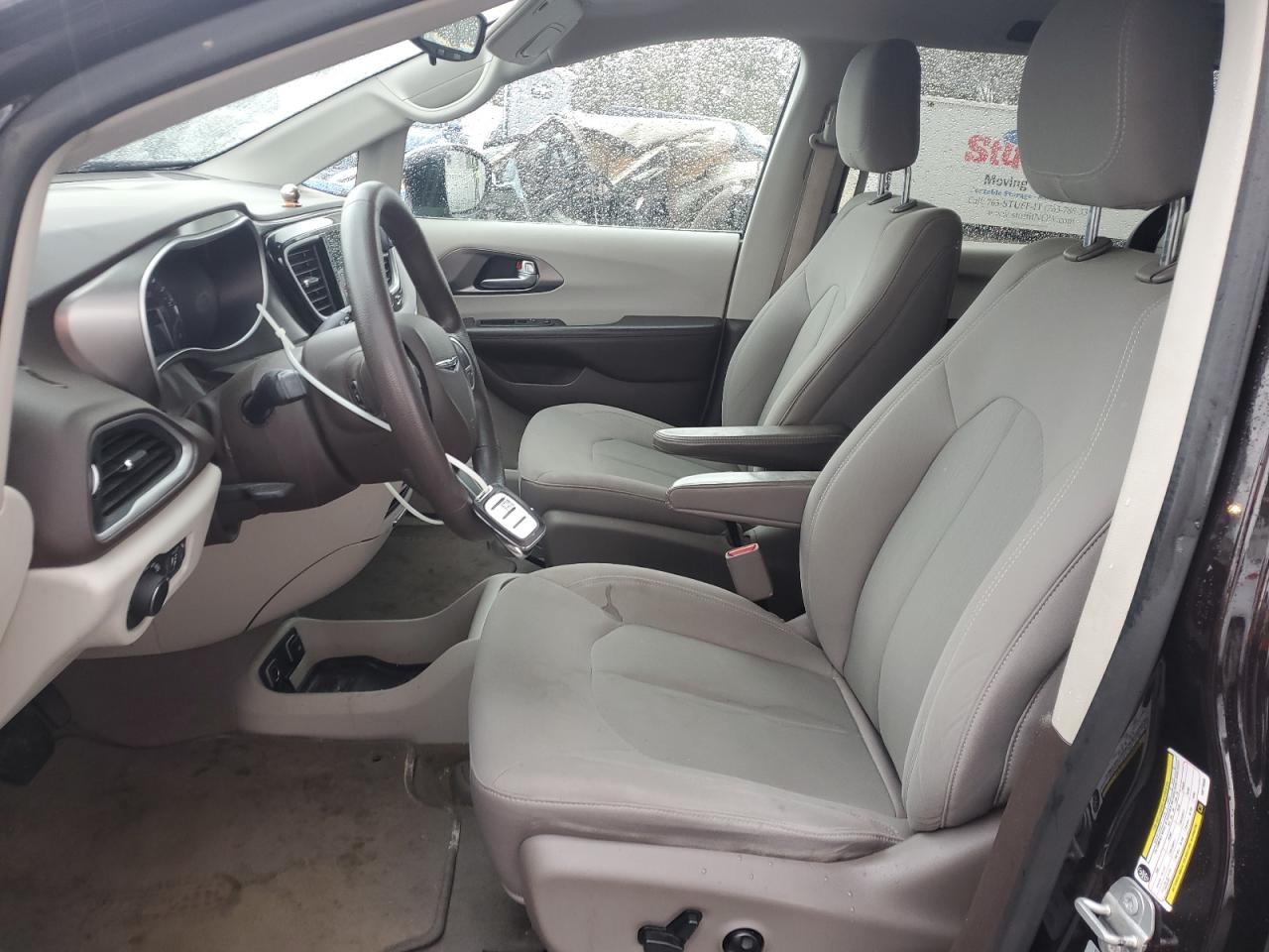 Chrysler Pacifica Touring Image 12